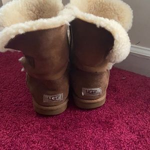 Bailey Button Ugg in tan